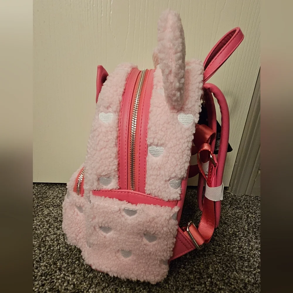 NWT Minnie Mouse Exclusive Hearts Strawberry Scented Sherpa Mini Backpack - Picture 6 of 6